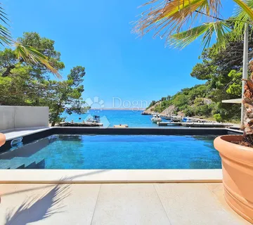 BARIĆ DRAGA PRVI RED DO MORA VILLA 284 m2 - Barić Draga, Karlobag