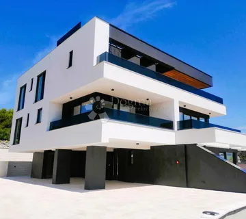 PENTHOUSE SA POGLEDOM NA MORE - cover