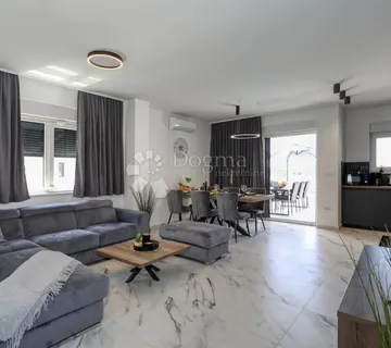 Vrsi S2– Modern Duplex House With Heated Swimming Pool