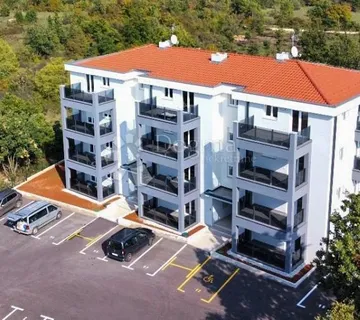 Moderan 3soban stan na 2. katu u novogradnji 7 km do mora - Poreč