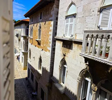 Centar Grada, Atraktivna Lokacija - Prostran Namješten Stan 2 Spavaće Sobe - Poreč