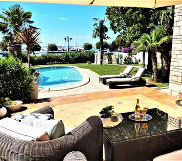 Impozantna Villa S Bazenom 1.red Do Mora - Umag