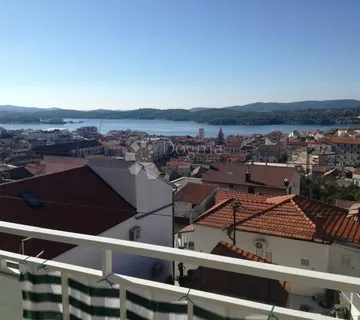 Prodaje se prostran i sunčan stan u Šibeniku
