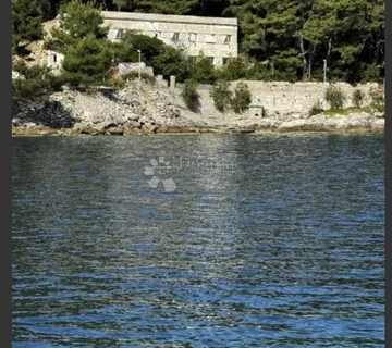 HOTEL PRVI RED UZ MORE ZA RUŠENJE - cover
