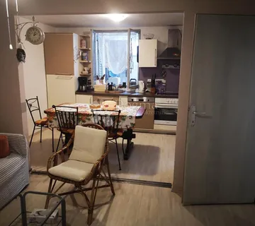 Prostrani apartman 79.36m² u centru Crikvenice! - cover