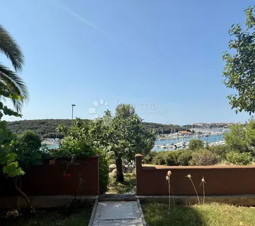Mediteranski vrt s pogledom na Marinu Veruda - Pula