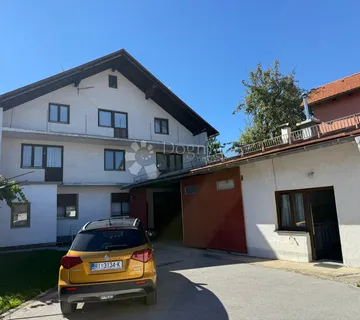 DVIJE KUĆE sa gospodarskim objektom NA ATRAKTIVNOJ LOKACIJI - GOSPIĆ CENTAR