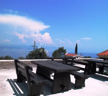 Šarmantni apartman sa predivnim pogledom na Kvarnerski zaljev i okolinu - Lovran