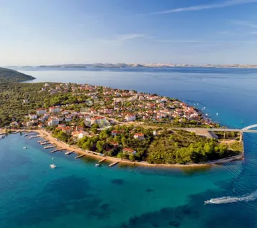GRAĐEVINSKO ZEMLJIŠTE 1400 m² – Ždrelac, otok Pašman – 150 m od mora - cover