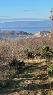 Poljoprivredno zemljište sa pogledom na more - cover