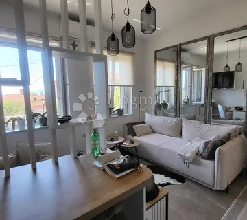 Kantrida, moderan stan s okućnicom. - cover