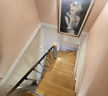 KUĆA 5 MINUTA HODA OD AVENIJE DUBRAVA - cover