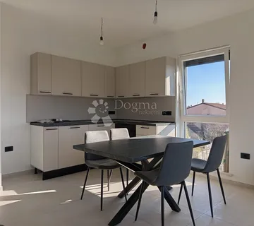 Useljiv odmah! Moderan 2SS stan s prostranim balkonom - cover