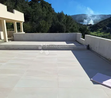 Dvosoban apartman s predivnom terasom- Brač,Pučišća  - cover