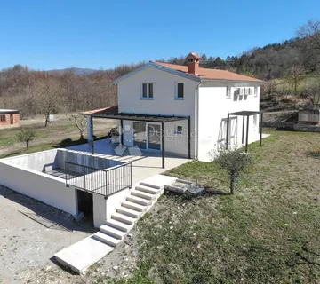 Cerovlje, atraktivna kuća s bazenom i saunom na TOP lokaciji - cover
