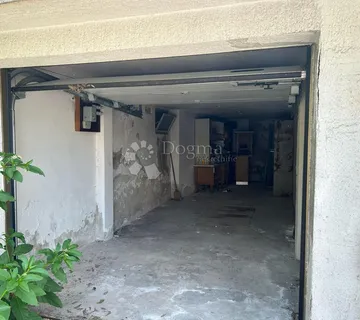 Kozala – velika garaža 34 m², blizina centra - Rijeka