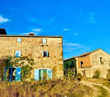 Jedinstveno imanje s prekrasnim pogledom u Istri - Draguć, Cerovlje