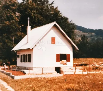 Kuća u netaknutoj prirodi, - Krivi Put, Senj