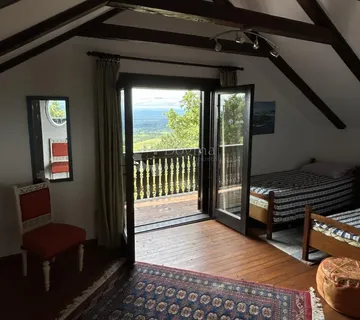 Plešivica – kuća s panoramskim pogledom i velikom okućnicom - Plešivica, Jastrebarsko