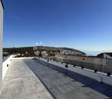 S3 – Stan S Privatnom Krovnom Terasom I Pogledom Na More - Okrug Gornji, Okrug