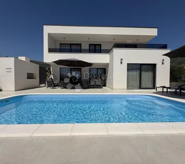 DIZAJNERSKA VILA KAŠTELA - cover