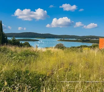 GRAĐEVINSKO ZEMLJIŠTE S POGLEDOM NA MORE – POMER / MEDULIN – 1.526 m² - Pomer, Medulin