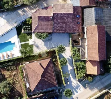 PRODAJE SE VILA DEBELJAK/SUKOŠAN - cover