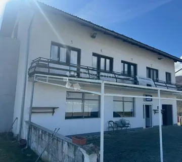 BUNIĆ KUĆA SA RESTORANOM - cover