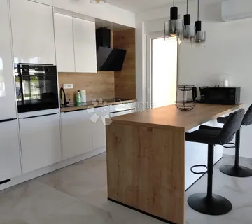Moderna vila s bazenom u Žeravi - Nin