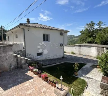 Bribir,samostojeća kuća sa dva stana - Bribir, Vinodolska općina