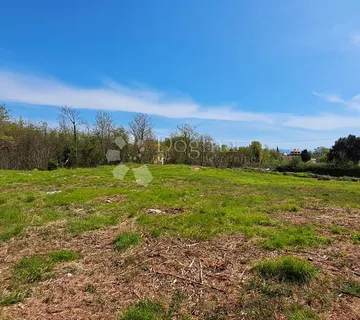 KRNICA - 2 građevinske parcele uz cestu, 3 km od mora - Šegotići, Marčana