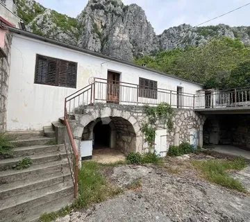 Kamena kuća u Vinodolskoj dolini - cover