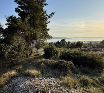Građevinsko zemljište Kaštel Sućurac – pogled na more, M1 zona, osiguran pristup - Kaštel Sućurac, Kaštela