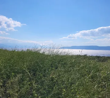 Velika parcela blizu prometnice - Novi Vinodolski