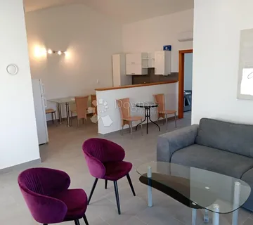 Dvosoban moderno uređen stan na dobroj lokaciji - Valtura, Ližnjan