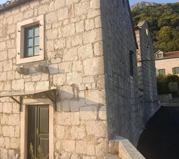 Kamena kuća 157m s dvorištem i pogledom na more - Podgora