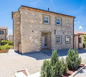 POSLOVNO-STAMBENA KAMENA VILLA - Svetvinčenat - Čabrunići, Svetvinčenat