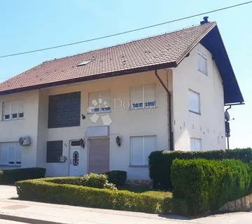 Prostrana kuća s velikim potencijalom u Ogulinu