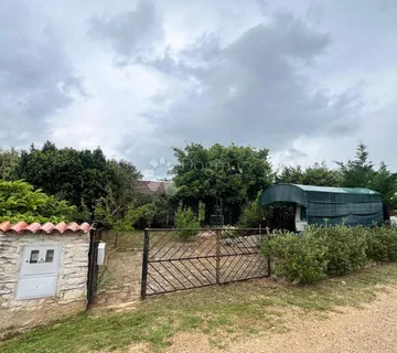 Samostojeća kuća s potencijalom za villu - cover