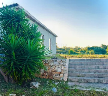 Kuća Šolta sa građevinskim zemljištem 2850m2 - Grohote, Šolta