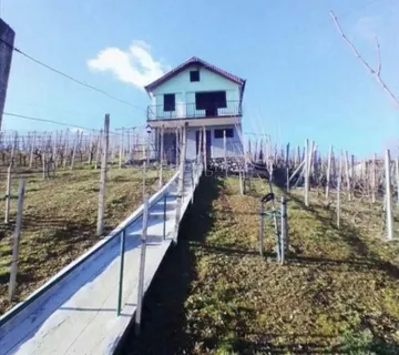 Vikendica sa započetom adaptacijom nadomak centra Krapine! - Trški Vrh, Krapina