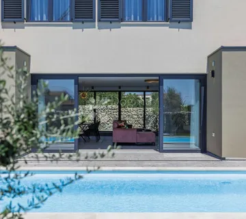 Moderna vila s bazenom i solarnim sustavom u okolici Loborike, blizu Pule - Loborika, Marčana