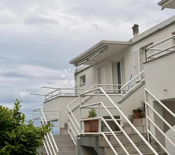 PRILIKA!! Opatija stan sa prekrasnim pogledom na more 86m2