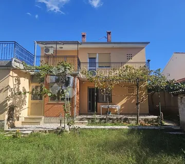 Kuća sa 3 stana - cover