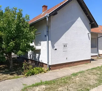 Posebna prilika u Vukovaru: kompletno namještena kuća s garažom i dvorištem - cover