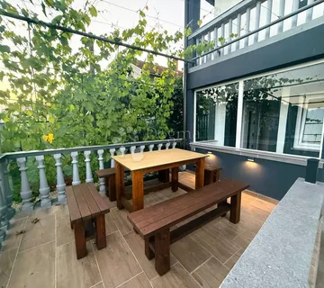 Renovirana kuća s mogućnošću odvajanja u dvije jedinice - cover