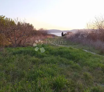 Iznimno atraktivno zemljište u Arbanasima! Rijetka prilika! - cover