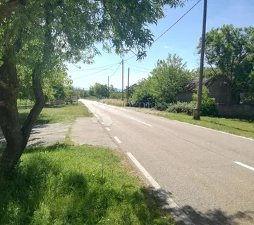 Prekrasna građevna parcela nadomak Roškog slapa, 6.691 m² (+1.680 m²) - cover
