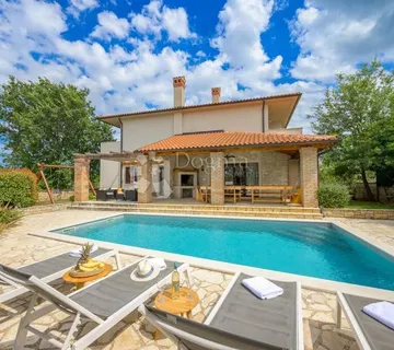 BALE - prostrana vila s prekrasnom okućnicom  - cover