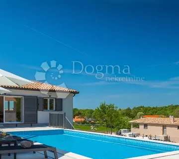 IMPOZANTNA VILLA U BLIZINI LABINA - cover